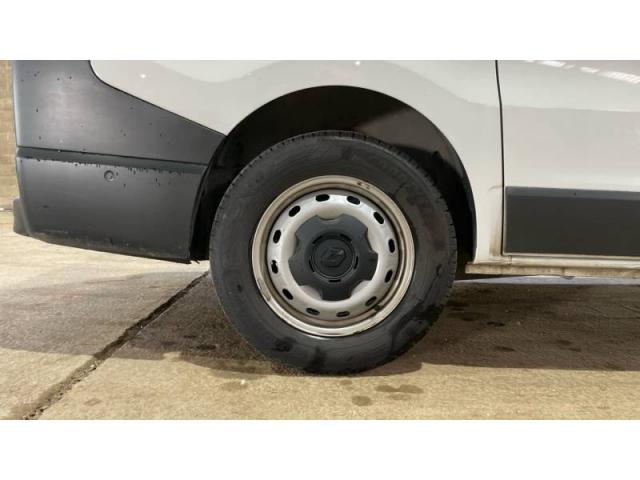 Renault Trafic image 2