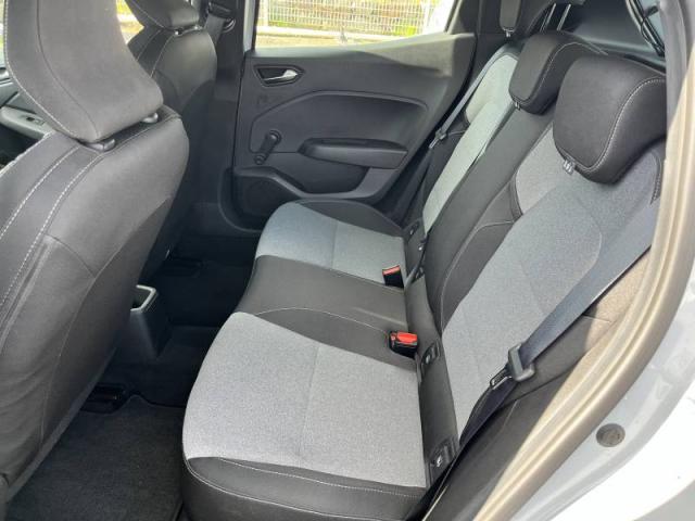 Renault Clio image 2