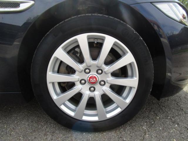 Jaguar Xe image 3