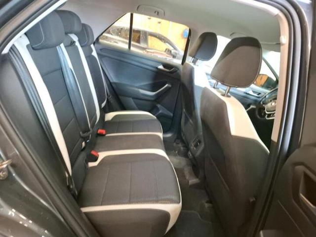 Volkswagen T-Roc image 9