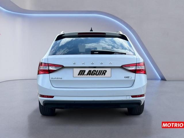 Skoda Superb Combi image 7