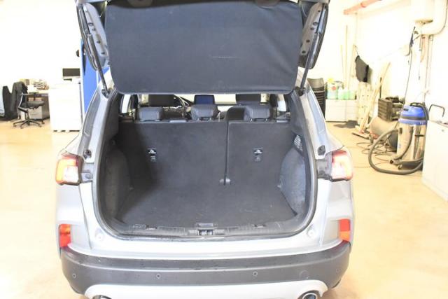 Ford Kuga image 7