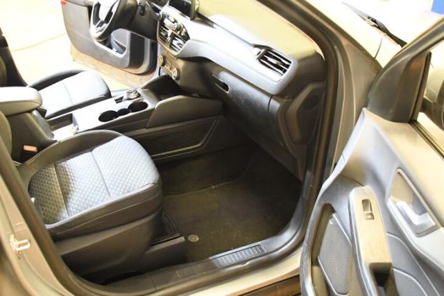 Ford Kuga image 9