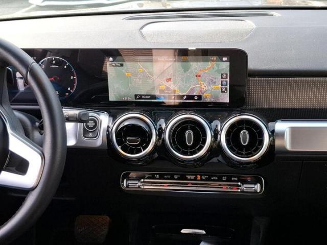 Mercedes Benz Glb image 9