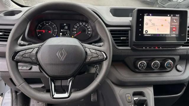 Renault Trafic image 1