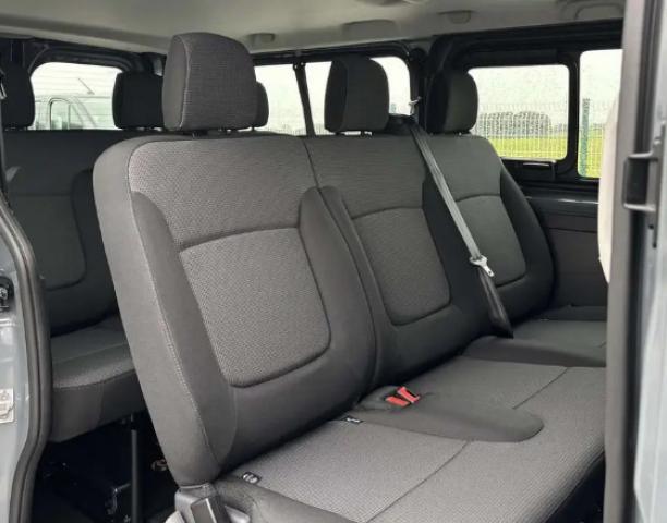 Renault Trafic image 2