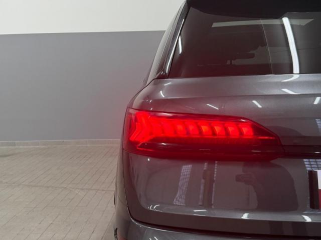 Audi Q7 image 1