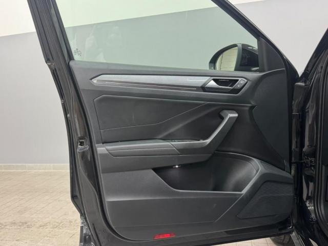 Volkswagen T-Roc image 9
