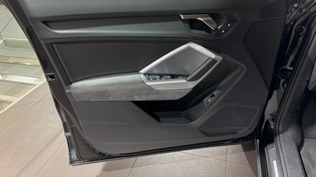Audi Q3 image 2