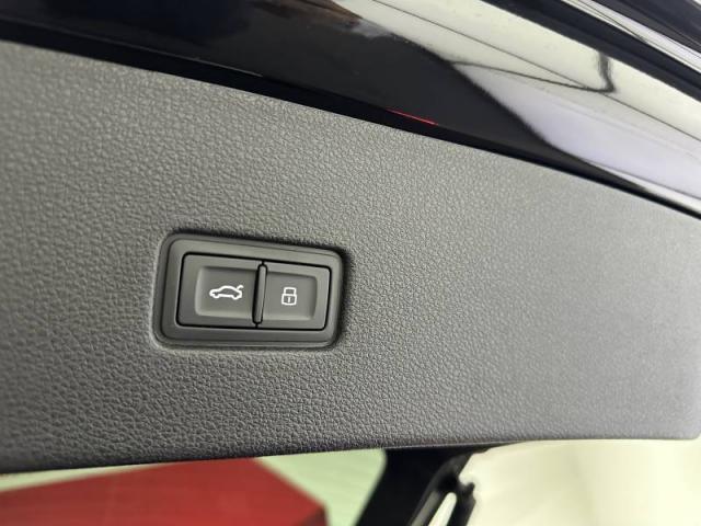 Audi Q8 image 8