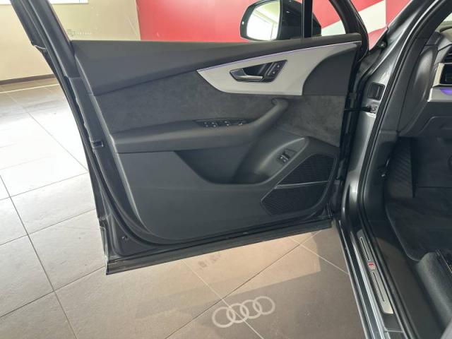 Audi Q7 image 8