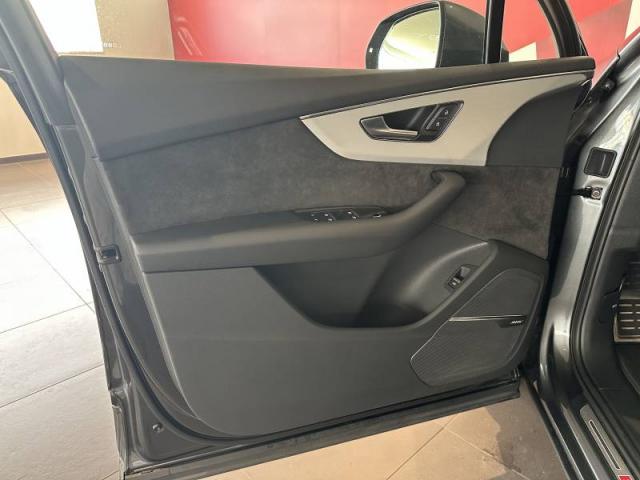 Audi Q7 image 2
