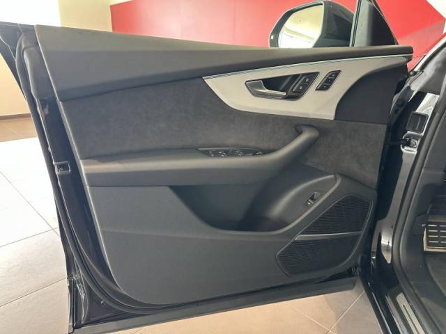 Audi Q8 image 4