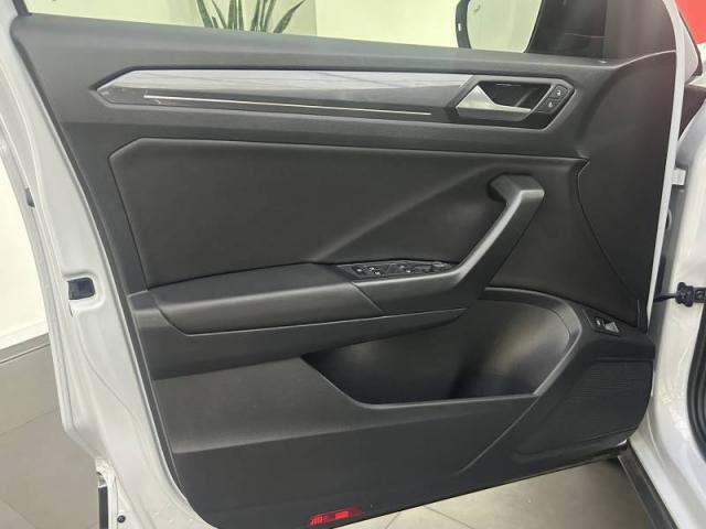 Volkswagen T-Roc image 2