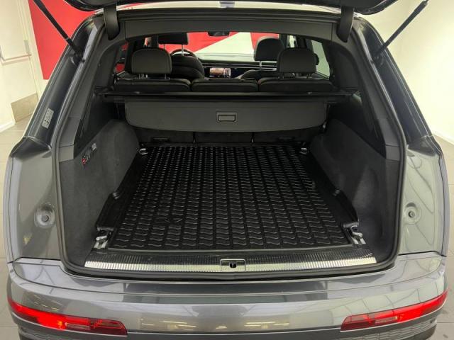 Audi Q7 image 6