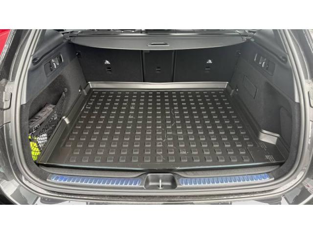 Mercedes Benz Glc image 9