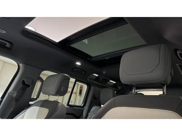 Land Rover Defender image 8