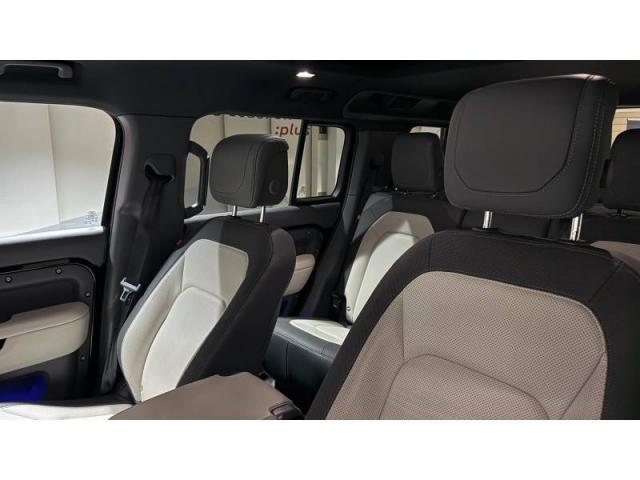 Land Rover Defender image 7