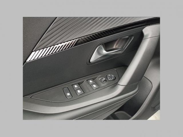 Peugeot 2008 image 2