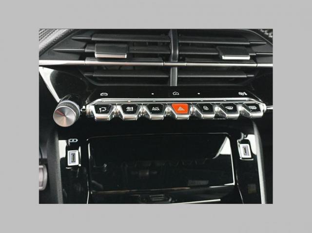 Peugeot 2008 image 6