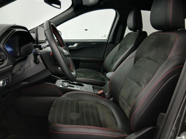 Ford Kuga image 8