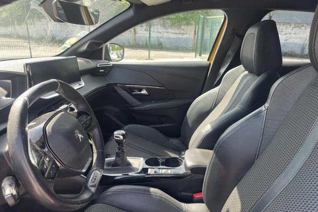 Peugeot 208 image 9