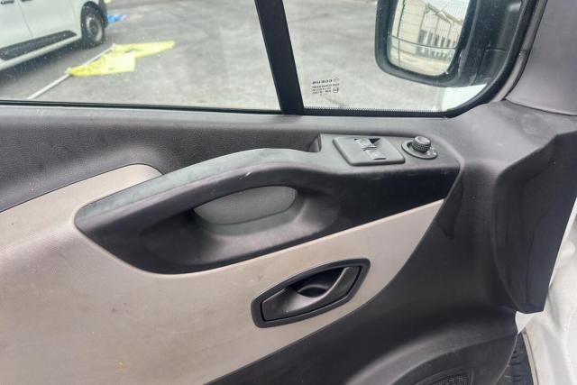 Renault Trafic image 8