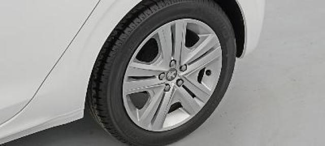 Peugeot 208 image 9