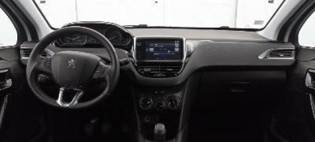 Peugeot 208 image 2