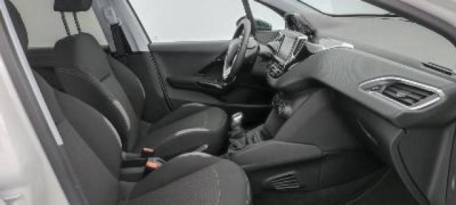 Peugeot 208 image 6