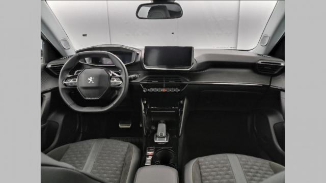 Peugeot 2008 image 1