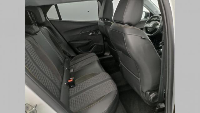 Peugeot 2008 image 8