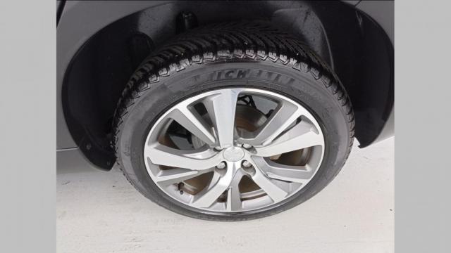 Peugeot 2008 image 2