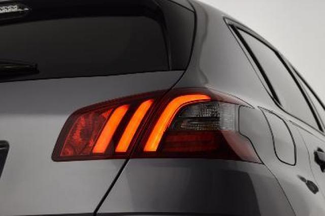 Peugeot 308 image 1