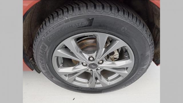 Ford Kuga image 2