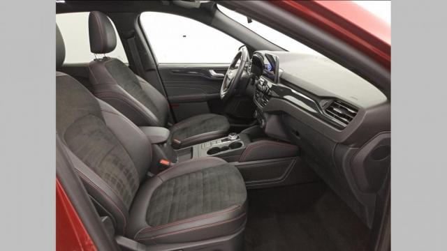 Ford Kuga image 1