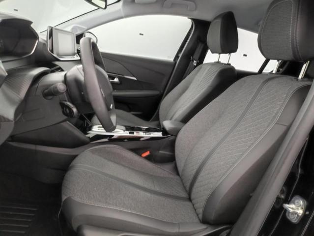 Peugeot 208 image 8