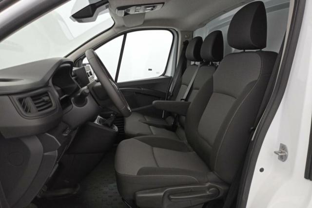 Renault Trafic image 2