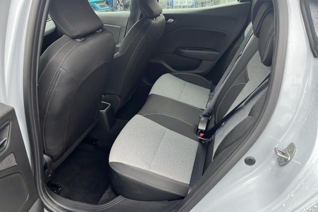 Renault Clio image 2