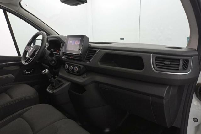 Renault Trafic image 2