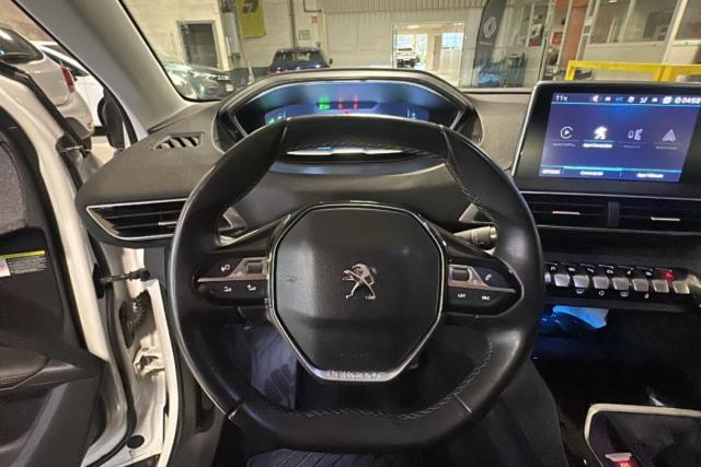 Peugeot 3008 image 2