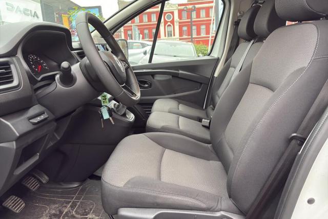 Renault Trafic image 2