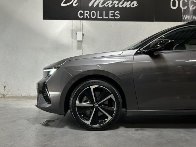 Opel Astra Sports Tourer image 2