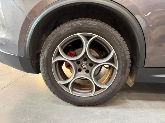 Alfa Romeo Stelvio image 2