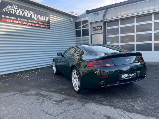 Aston Martin V8 Vantage image 8