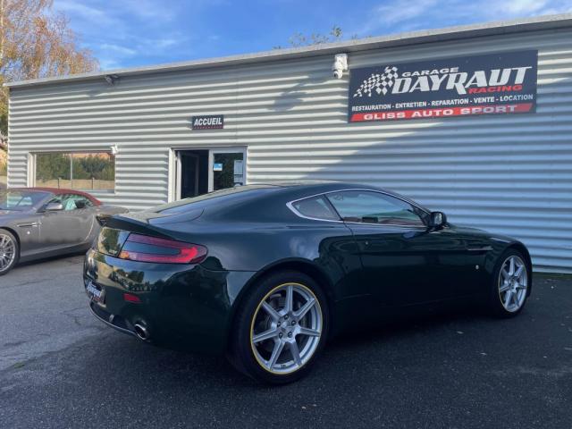 Aston Martin V8 Vantage image 9