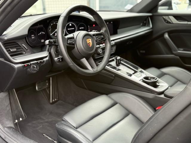 Porsche 911 image 6