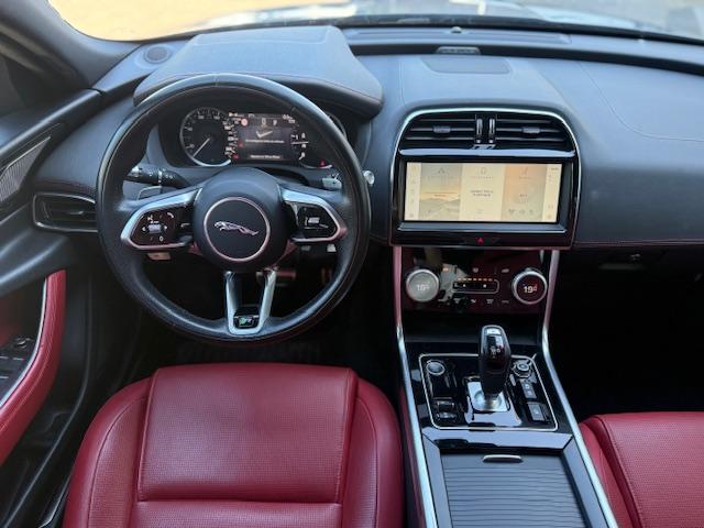 Jaguar Xe image 8