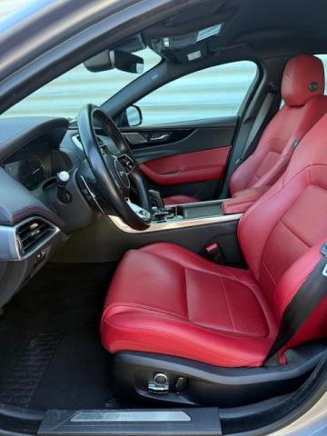 Jaguar Xe image 7