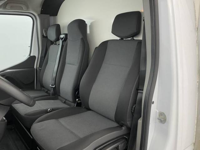 Renault Master image 2